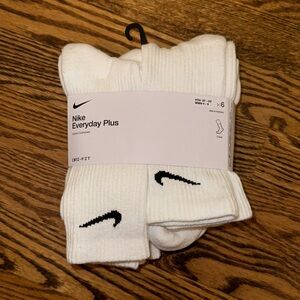 NWT! Nike Everyday Plus Cotton Cushioned Crew Socks